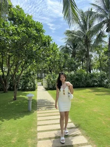 Daughter of Volleyball Star Kim Hue Stuns in Elegant Backless Dress - image 2