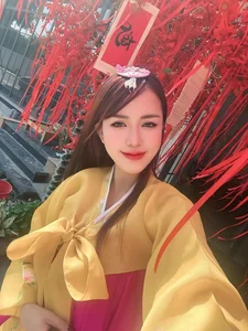 Stunning Beauty: How Mai Thỏ Maintains Her Incredible Physique and Timeless Elegance in Her Late 30s - image 1
