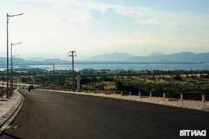 The 100 Billion VND Road: A Scenic Journey Through Vietnam's Coastal Dunes - image 3