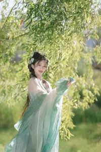 Chi Yan Zai Zhe Li: Ethereal Beauty in Ancient Attire Amidst Nature | YiTuYu Vol.8823 - image 2