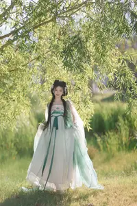 Chi Yan Zai Zhe Li: Ethereal Beauty in Ancient Attire Amidst Nature | YiTuYu Vol.8823 - image 5