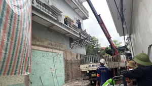 Trending on Social Media: Hanoi Balcony Demolition and the Viral Gold Subdivision Photo - image 5
