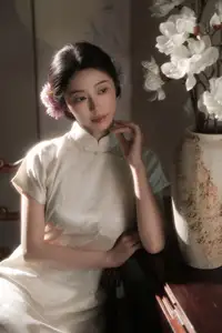 YiTuYu Vol.8655: Fen Mian Gu Niang – Timeless Elegance in Classic Qipao. Discover Asian Beauty and Grace. - image 4