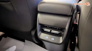 New Generation VinFast VF8 Arrives at Dealerships with Modern Interior Upgrades - image 17