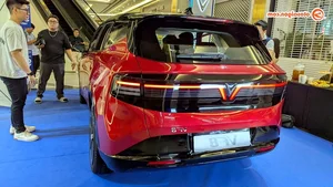New Generation VinFast VF8 Arrives at Dealerships with Modern Interior Upgrades - image 10