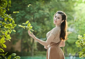 Beautiful Vietnamese Girls Collection: Pack 20 Cute and Charming Portraits - image 25