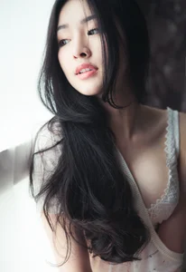 Beautiful Vietnamese Girls Collection: Pack 20 Cute and Charming Portraits - image 39
