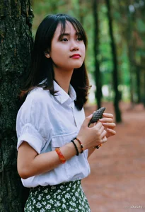 Beautiful Vietnamese Girls Collection: Pack 20 Cute and Charming Portraits - image 21