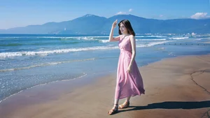 Beautiful Vietnamese Girls Collection: Pack 20 Cute and Charming Portraits - image 4