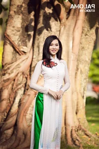 Beautiful Vietnamese Girls Collection: Pack 20 Cute and Charming Portraits - image 13