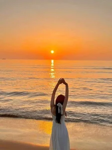 Mastering Sunset Photography: Tips for Stunning Beach Photos - image 3