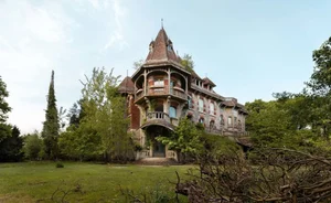Breathtaking Abandoned Castles Around the World: A Journey into Ruins - image 9