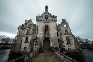Breathtaking Abandoned Castles Around the World: A Journey into Ruins - image 4