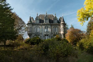 Breathtaking Abandoned Castles Around the World: A Journey into Ruins - image 11