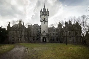 Breathtaking Abandoned Castles Around the World: A Journey into Ruins - image 0