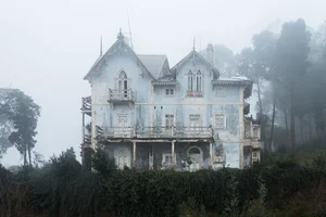 Breathtaking Abandoned Castles Around the World: A Journey into Ruins - image 5