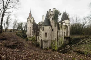Breathtaking Abandoned Castles Around the World: A Journey into Ruins - image 6