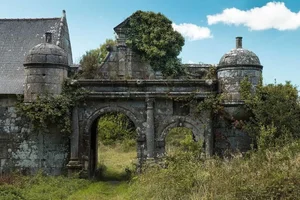 Breathtaking Abandoned Castles Around the World: A Journey into Ruins - image 2