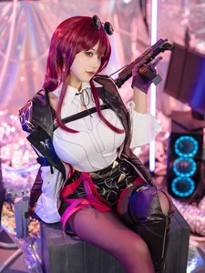 Ogura Chiyo Kafka Cosplay: Stunning Honkai Star Rail Tribute to the Mysterious Stellaron Hunter - image 38
