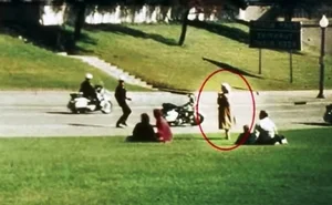 Mysterious Moments: The Most Unexplained Photos Ever Captured - image 9