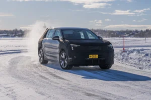 Skoda Tests New Large Electric SUV to Compete with Kia EV9 and Hyundai Ioniq 9 - image 1