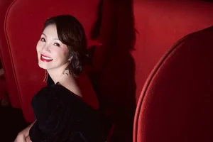 Vietnamese-American Actress Hong Dao Embraces New Style and Radiant Confidence After Divorce - image 0