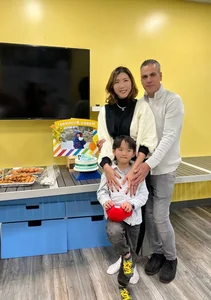 Ngoc Quyen's 8-Year-Old Son Starts School in the US, Looking Exactly Like His Father - image 0