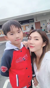 Ngoc Quyen's 8-Year-Old Son Starts School in the US, Looking Exactly Like His Father - image 6