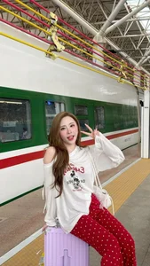 Vietnamese Celeb News: Mai Phuong Thuy Updates and Ly Nha Ky Claps Back - image 32