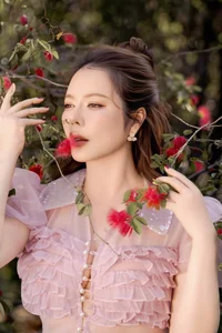 Vietnamese Celeb News: Mai Phuong Thuy Updates and Ly Nha Ky Claps Back - image 17
