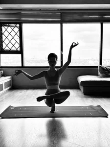 Discover the Secrets of the Yoga Goddess: Maintaining Stunning Beauty and Fitness After Motherhood - image 7