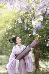Ethereal Radiance: A Glimpse into Xiao Y’s World of Soft Light and Artistic Fashion - image 3