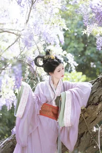 Ethereal Radiance: A Glimpse into Xiao Y’s World of Soft Light and Artistic Fashion - image 10