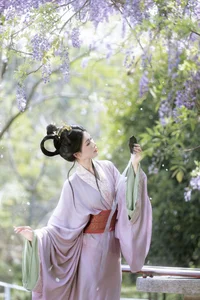 Ethereal Radiance: A Glimpse into Xiao Y’s World of Soft Light and Artistic Fashion - image 8