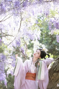 Ethereal Radiance: A Glimpse into Xiao Y’s World of Soft Light and Artistic Fashion - image 9