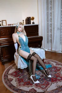 Stunning Asuna Ichinose Blue Archive Cosplay by Er Zuo Nisa in Elegant Evening Gown – High-Quality Anime Photography Collection - image 9