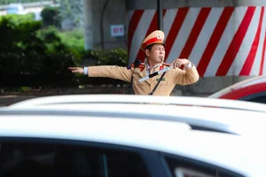 Hanoi Traffic Surge: Residents Return Early Following Tet Celebrations - image 2