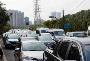 Hanoi Traffic Surge: Residents Return Early Following Tet Celebrations - image 10
