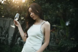 Lưu Hương Giang’s Radiant Transformation and Timeless Elegance Following Personal Challenges - image 0