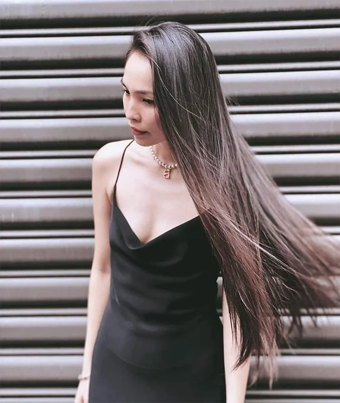 The Timeless Allure of Hien Thuc: Exploring Her Seductive and Youthful Fashion Style