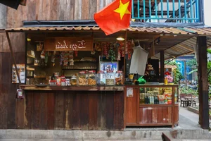 Mekong Delta Nostalgia: A Traditional Western House Cafe in Ho Chi Minh City - image 1