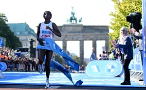 Iconic Moments of the 2023 World Marathon Season: Records and Triumphs - image 3