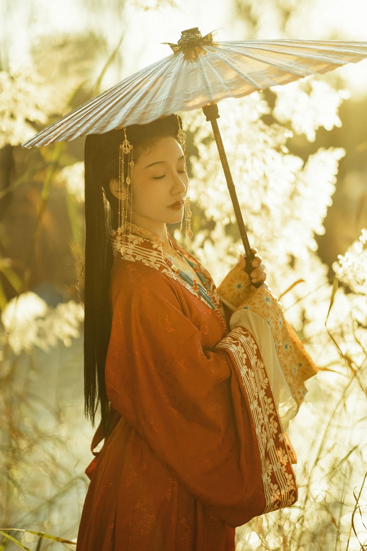 Zhi Yu Qian Deng: A Radiant Performance in YiTuYu Art Language Vol.6350
