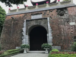 The Historic Significance of Mysterious Dents on Hanoi's Ancient Citadel Wall - image 6