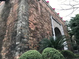 The Historic Significance of Mysterious Dents on Hanoi's Ancient Citadel Wall - image 8