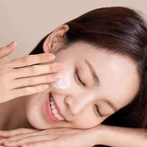 Dianka Zakhidova’s Real Beauty: How Bui Tien Dung’s Wife Balances Motherhood and Self-Care - image 0