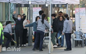 Security Crackdown in Seoul: Citizens Subjected to Body Searches During BTS Event - image 5