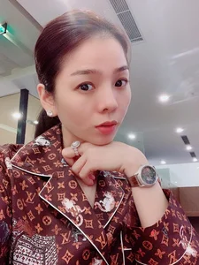 A Closer Look at the Immense Wealth and Luxury Lifestyle of Singer Le Quyen - image 9