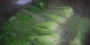 Master the Art of Stir-Frying: Three Chef Secrets for Perfect Green Vegetables - image 1
