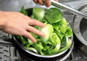 Master the Art of Stir-Frying: Three Chef Secrets for Perfect Green Vegetables - image 0